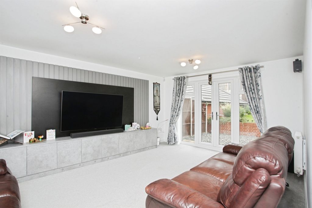 Property photo 3 of 31