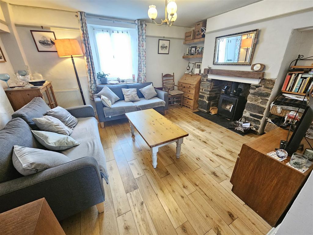 Property photo 2 of 15 Sitting Room.Jpg
