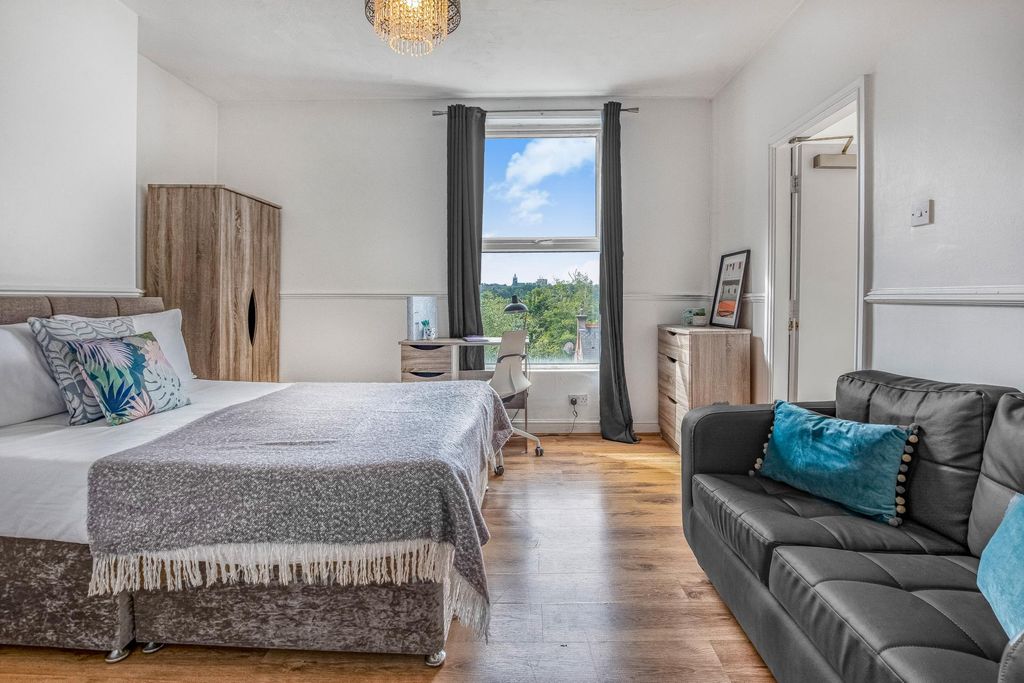 Property photo 2 of 11 Property Photo