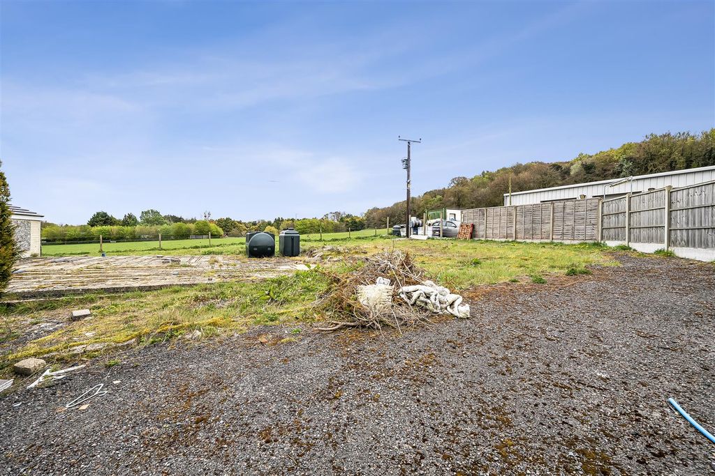 Property photo 1 of 18 1440516-1-69De5E03327c4.Jpg