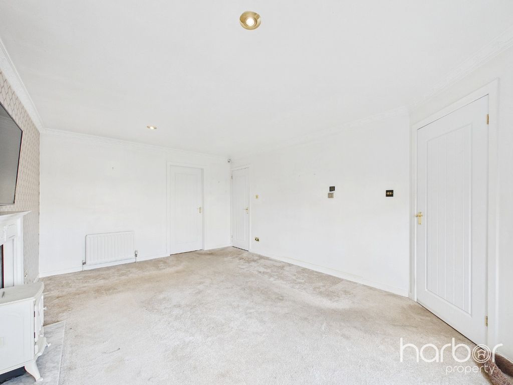 Property photo 2 of 18 5555184