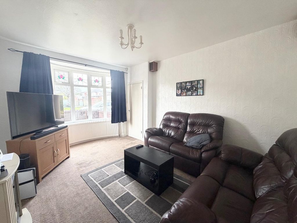 Property photo 2 of 16 Lounge