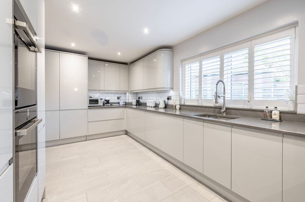 Property photo 3 of 22