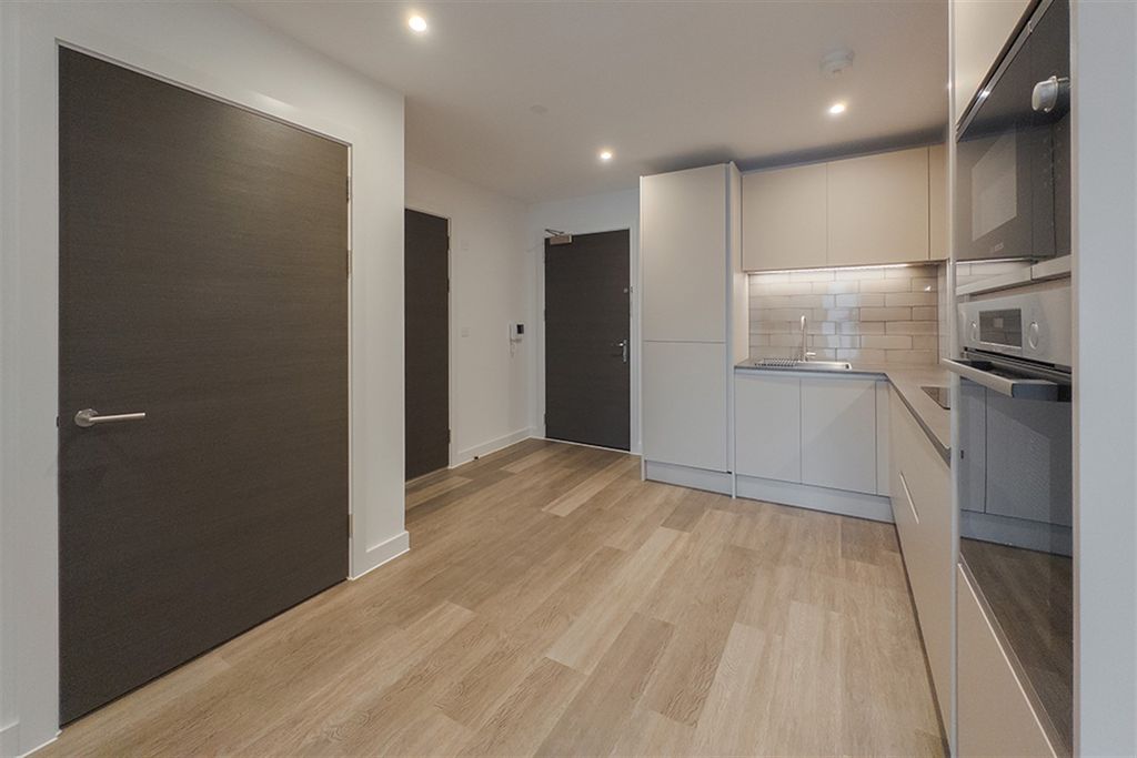 Property photo 2 of 19 (Main)