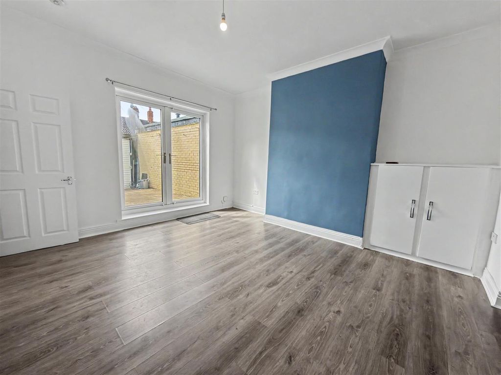 Property photo 3 of 8 Dining Room
