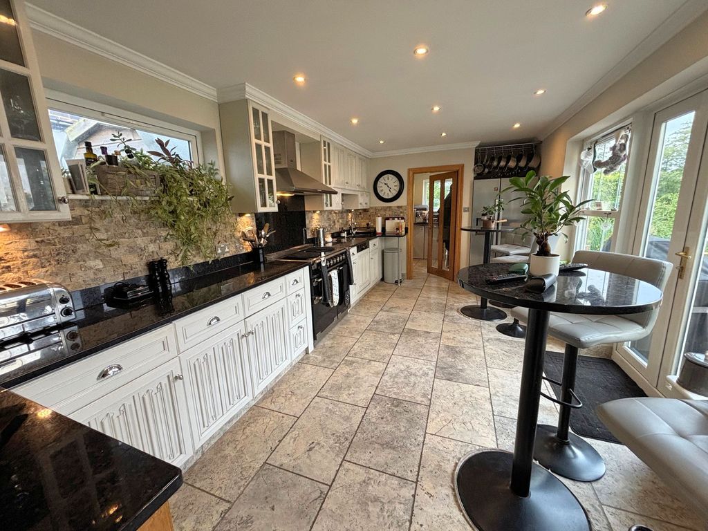 Property photo 3 of 11 Photo 8