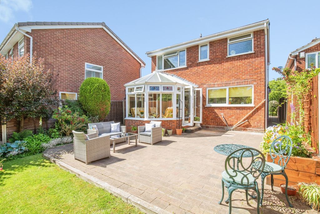 Property photo 2 of 23 025c16d4-Mw26-103