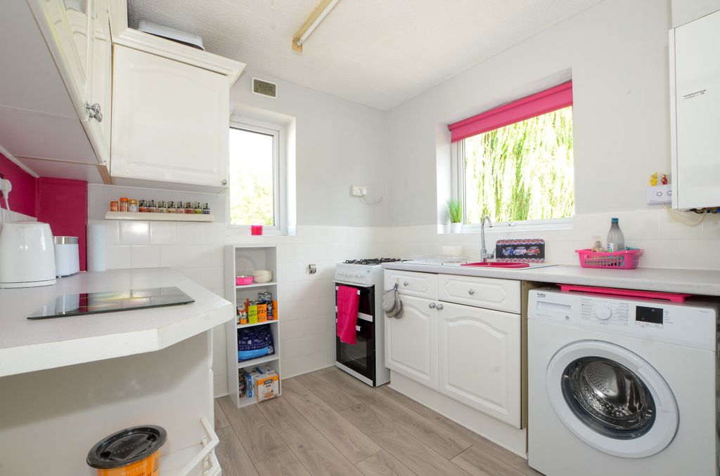 Property photo 3 of 18 Kitchen