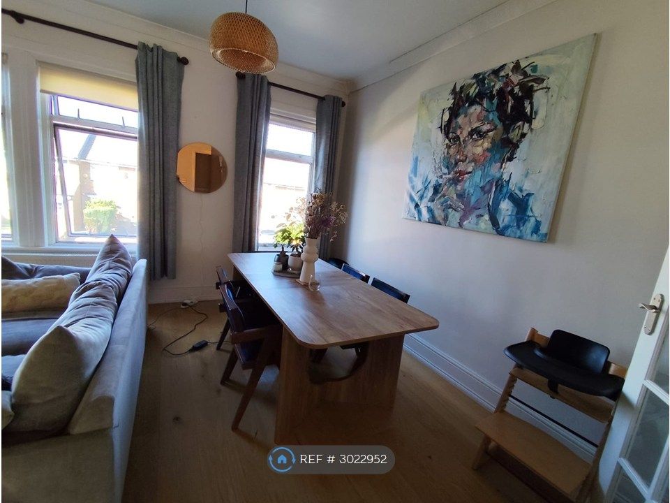 Property photo 3 of 17 Sitting Area