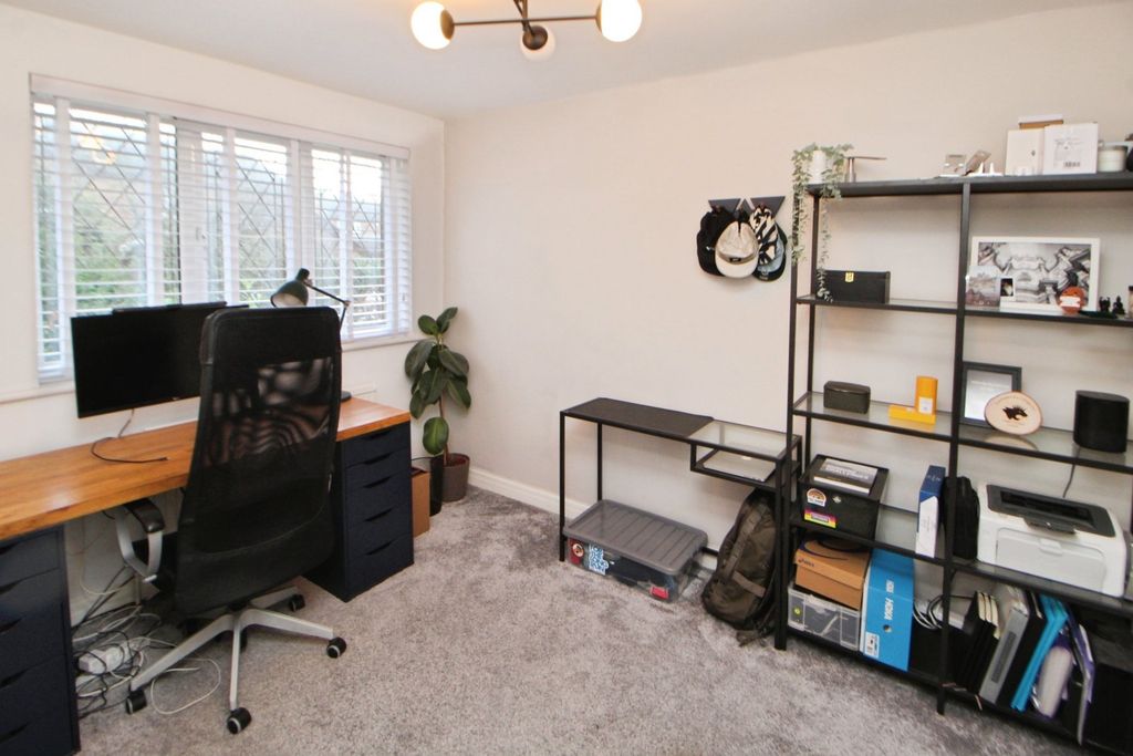 Additional image 12 of 4 bed detached house to rentShropshire Drive, Glossop, Derbyshire SK13