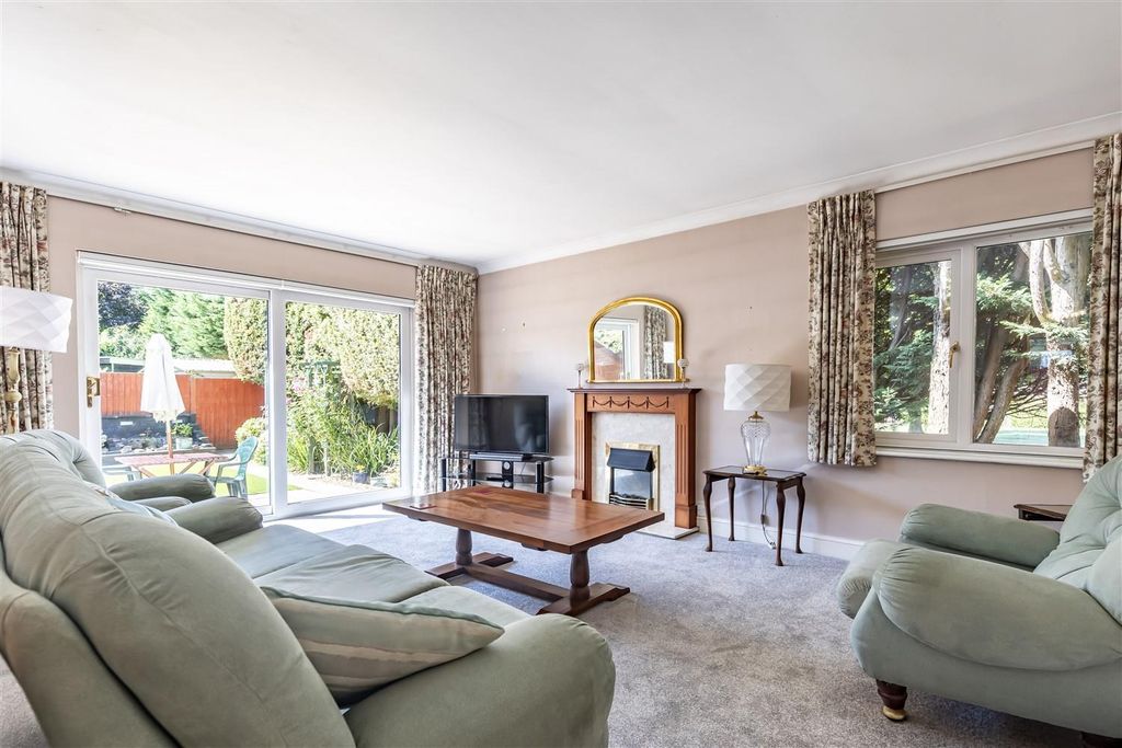 Property photo 2 of 20 208 Queens Road  CM16  (8).Jpg