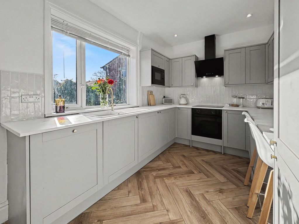 Property photo 2 of 24