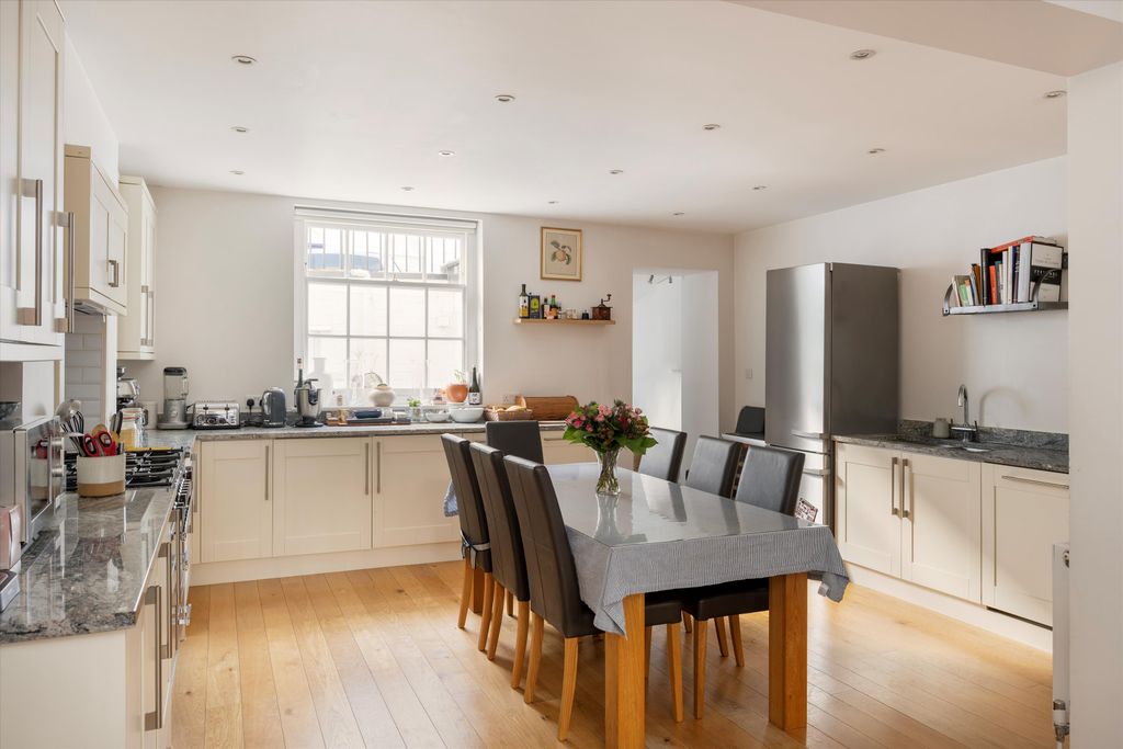 Property photo 3 of 29 Image