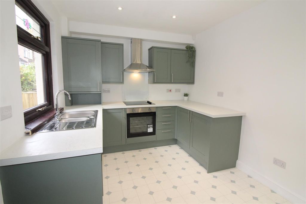 Property photo 3 of 33 Kitchen