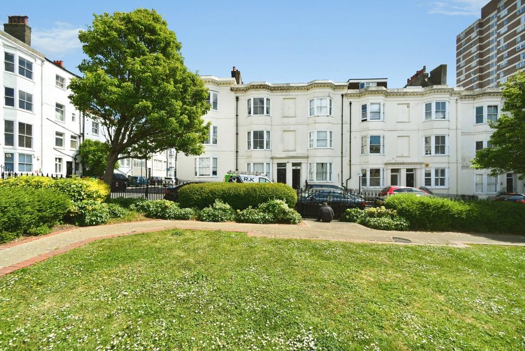 Property photo 2 of 11 Clarence Square