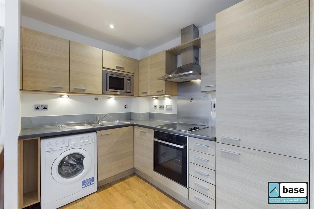 Property photo 3 of 12 Kitchen