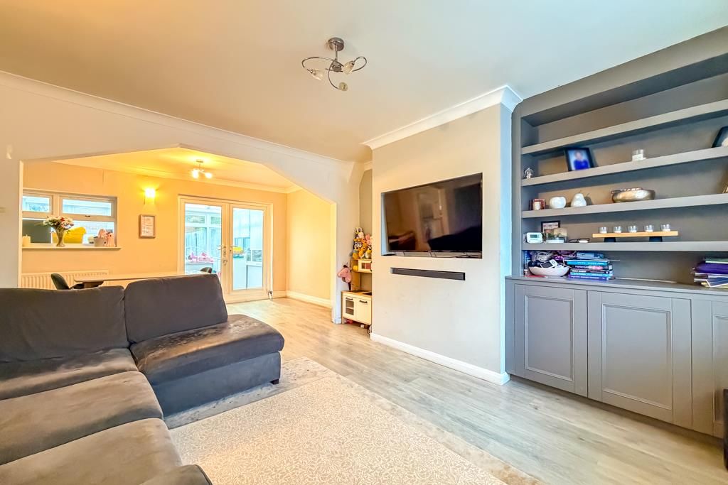 Property photo 2 of 25 Lounge