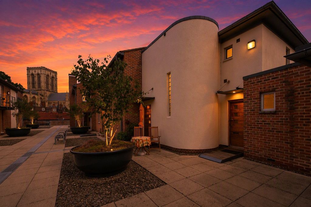 Property photo 1 of 11 External