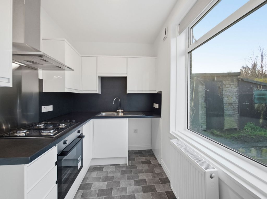 Property photo 3 of 12 Picture 3