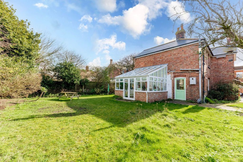 Property photo 2 of 22