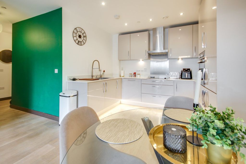 Additional image 5 of 2 bed flat for saleQueens Road, East Grinstead RH19