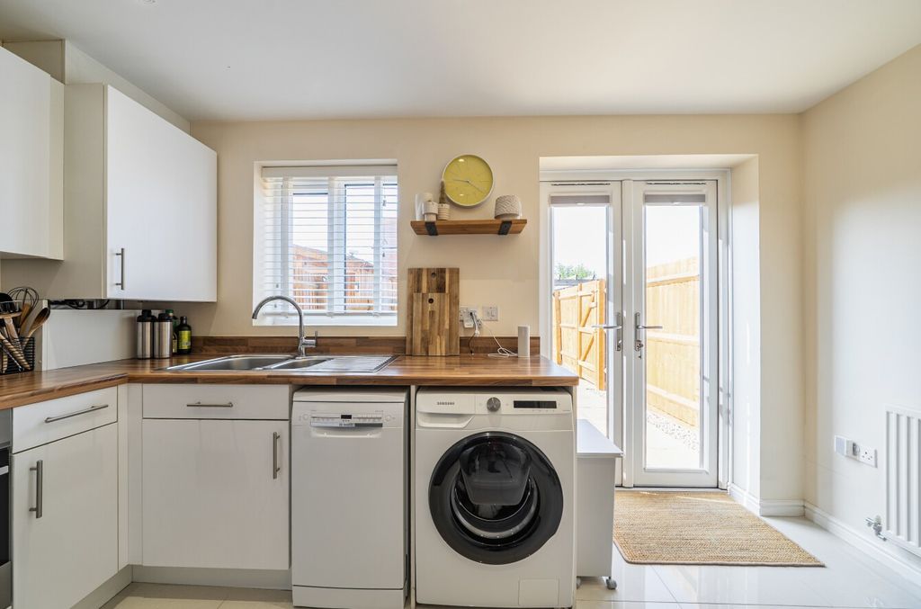 Property photo 3 of 21 5305408