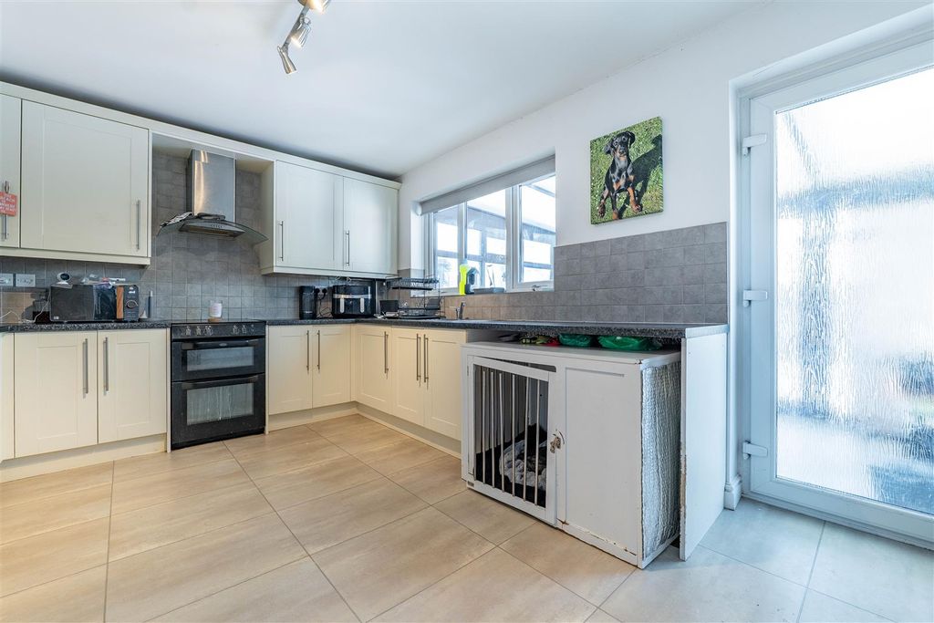 Property photo 3 of 15 Kitchen/Dining Room