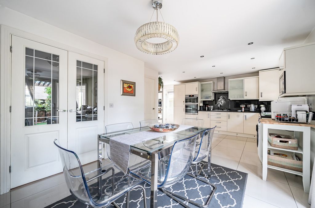 Property photo 2 of 21 19-681B7B234Ed43-...