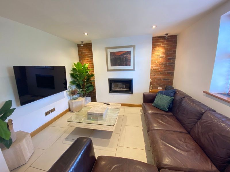 Property photo 2 of 12 Lounge