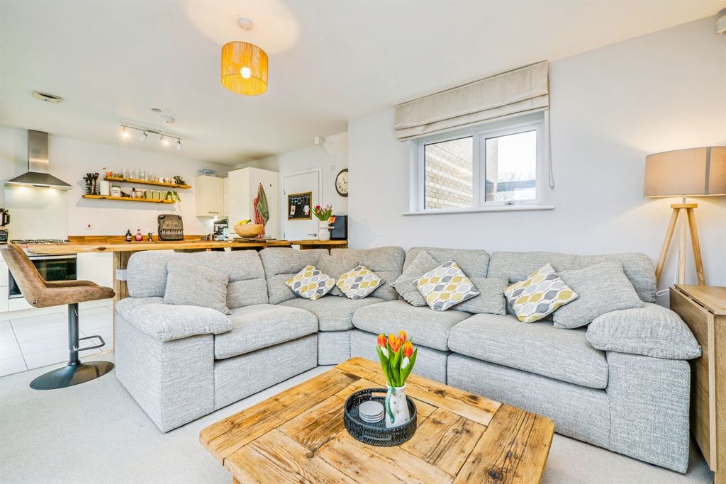 Property photo 2 of 23