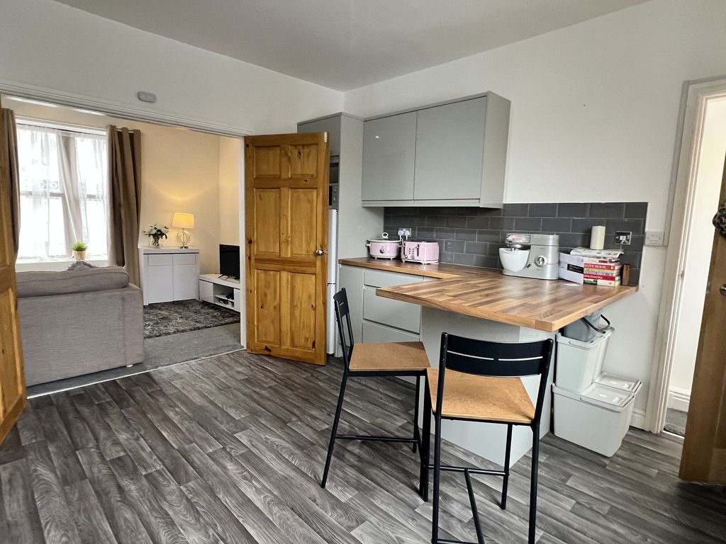 Property photo 3 of 19 Kitchen