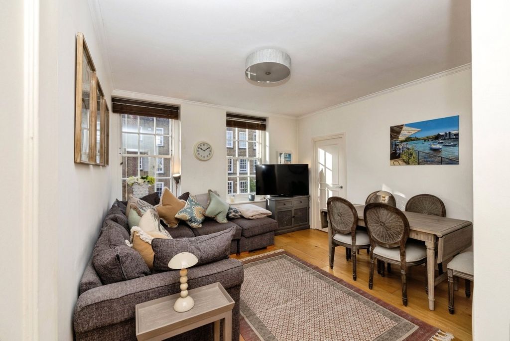 Property photo 2 of 17 Photo