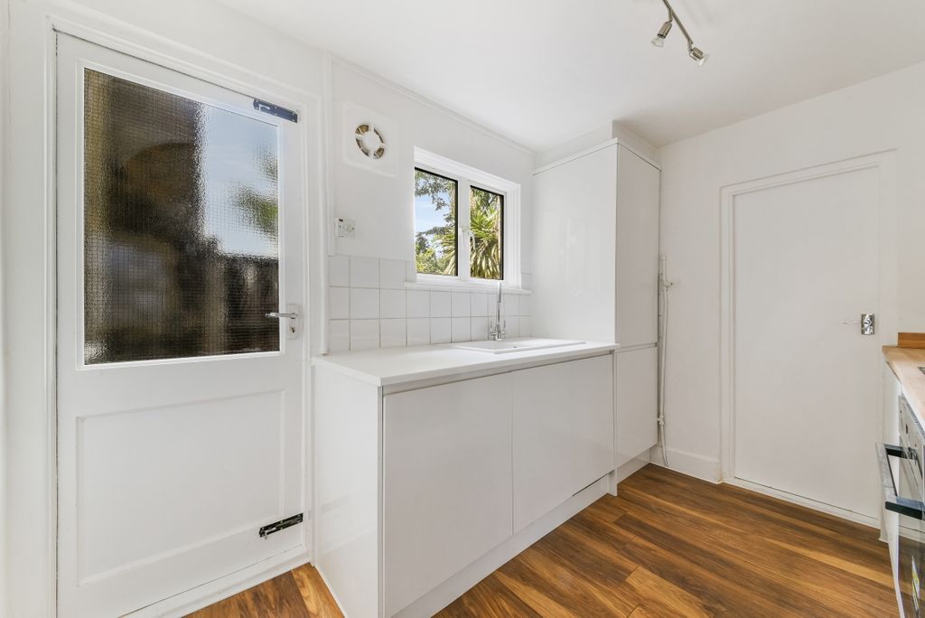 Property photo 3 of 11 Chadwick Road, 32-7