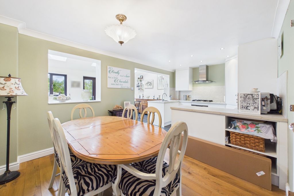 Property photo 3 of 26 Dining Area