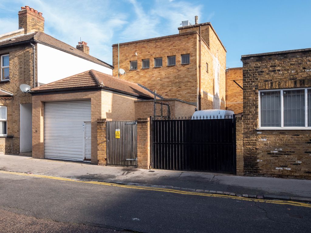 Property photo 2 of 18