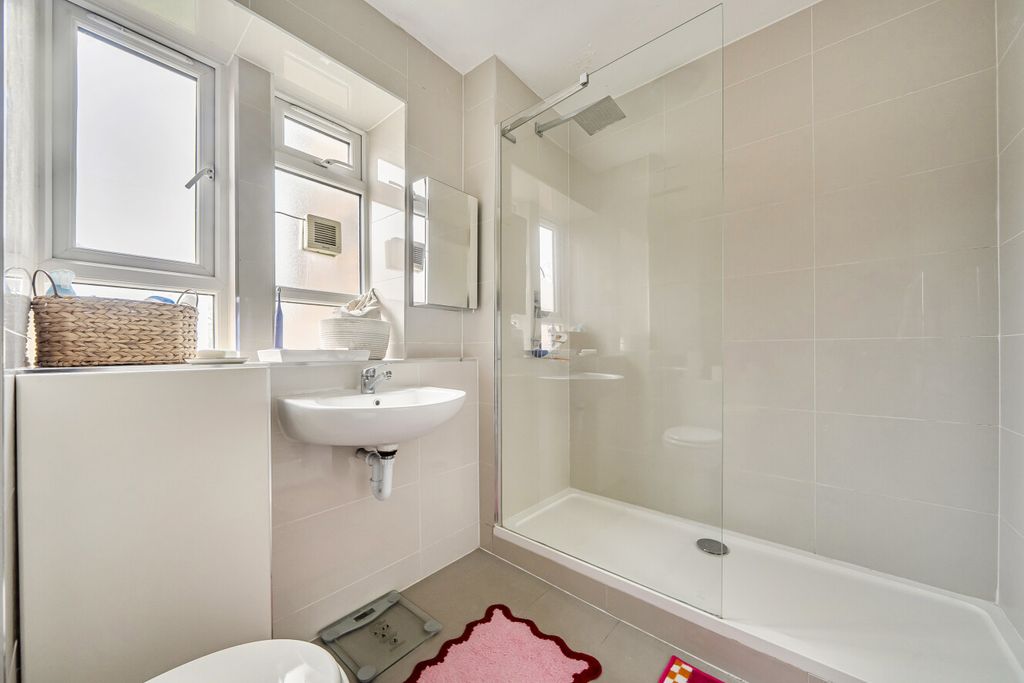 Property photo 3 of 16 1408590-8-6997035...