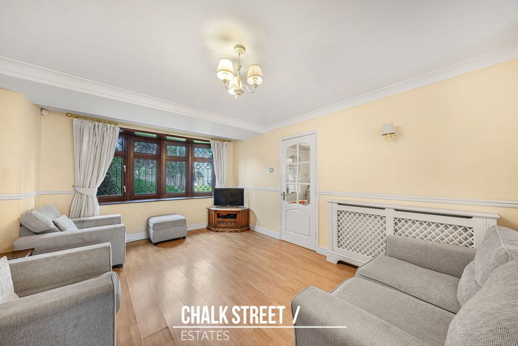 Property photo 2 of 25