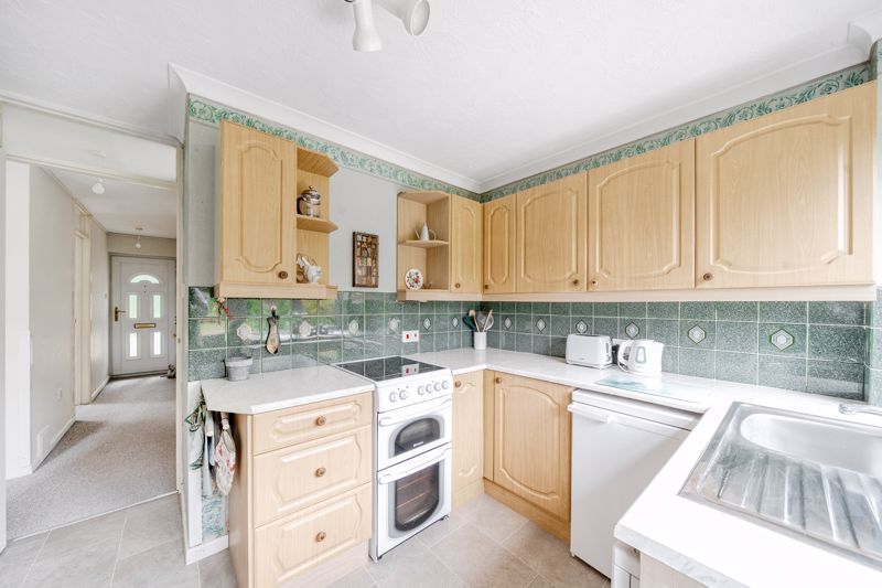 Property photo 3 of 11 Kitchen