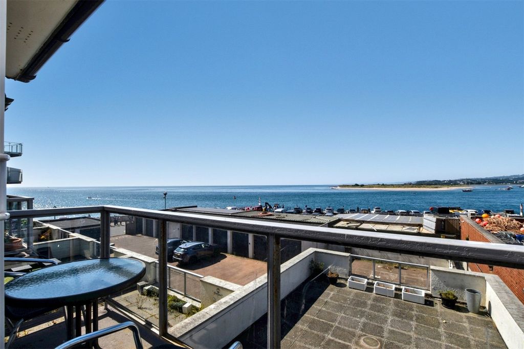 Property photo 1 of 14 Balcony