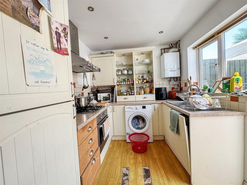 Property photo 3 of 15 Kitchen Diner