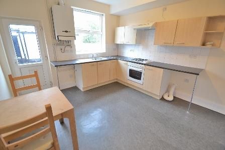 Property photo 3 of 8 48 Wellington Street Kitchen (448x299).Jpg