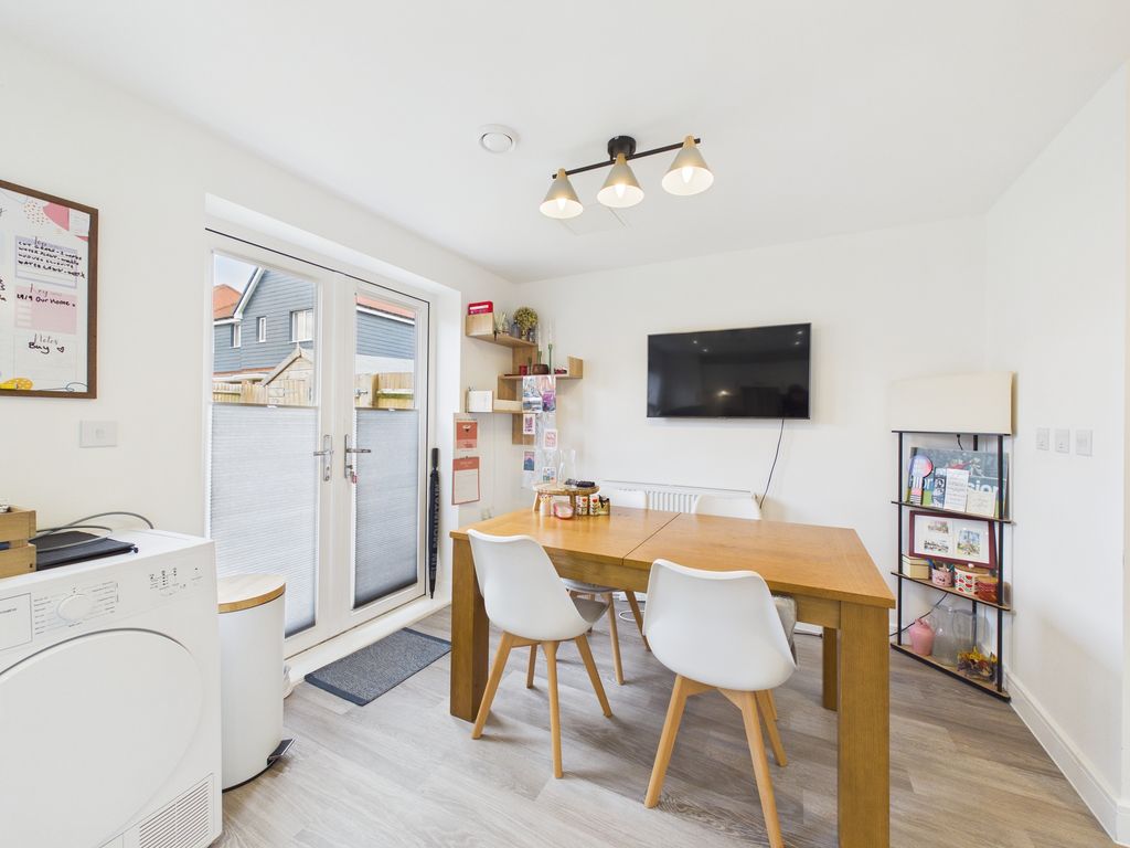 Property photo 3 of 11 Dining Area