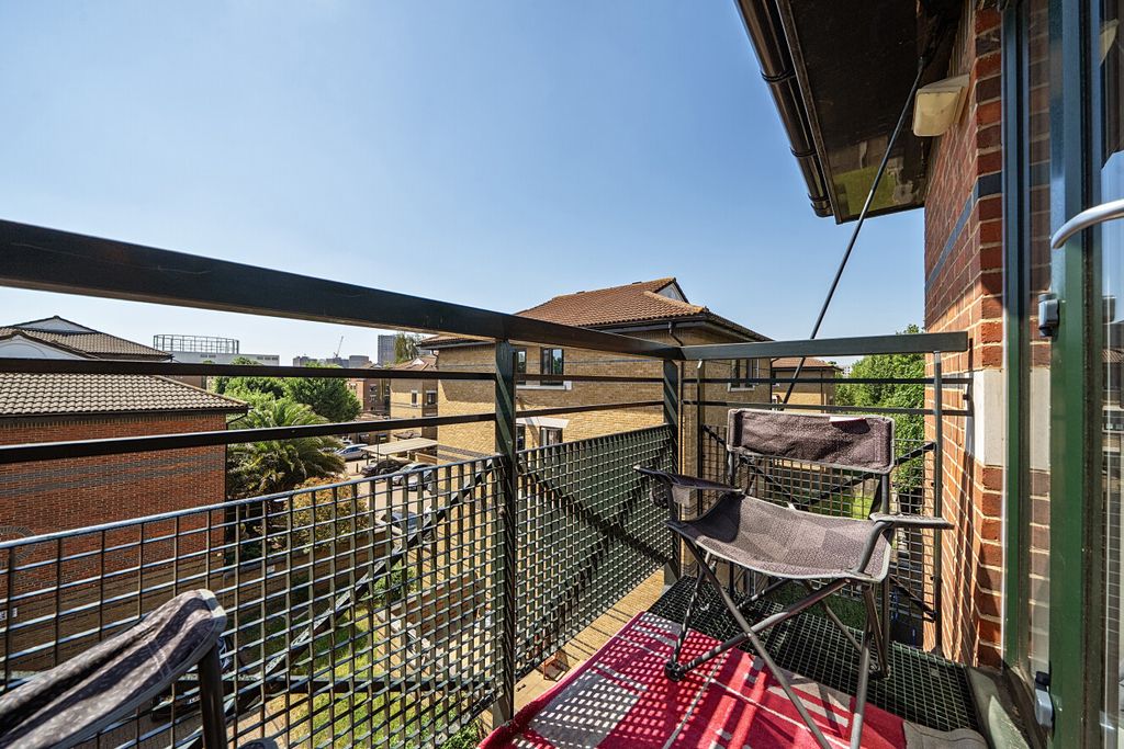 Property photo 2 of 11 1467754-6-6A16d1A...