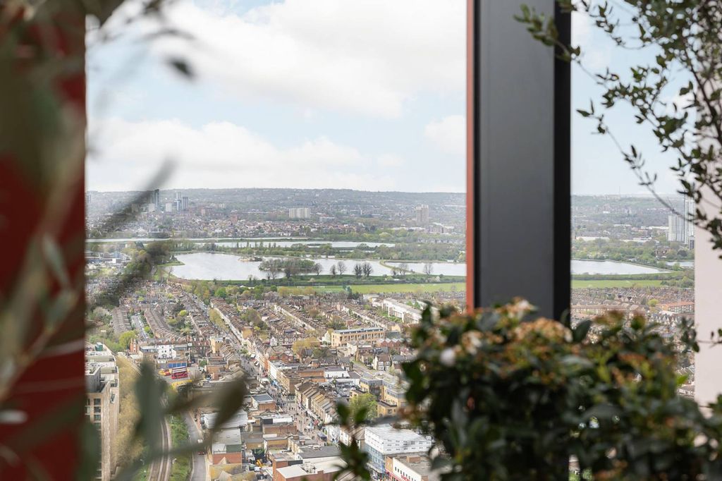 Property photo 1 of 23