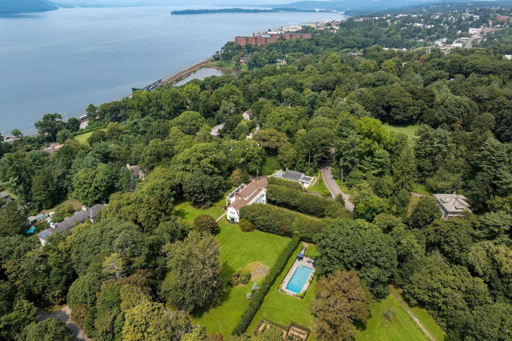 Property photo 1 of 1