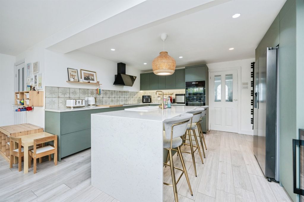 Property photo 2 of 26