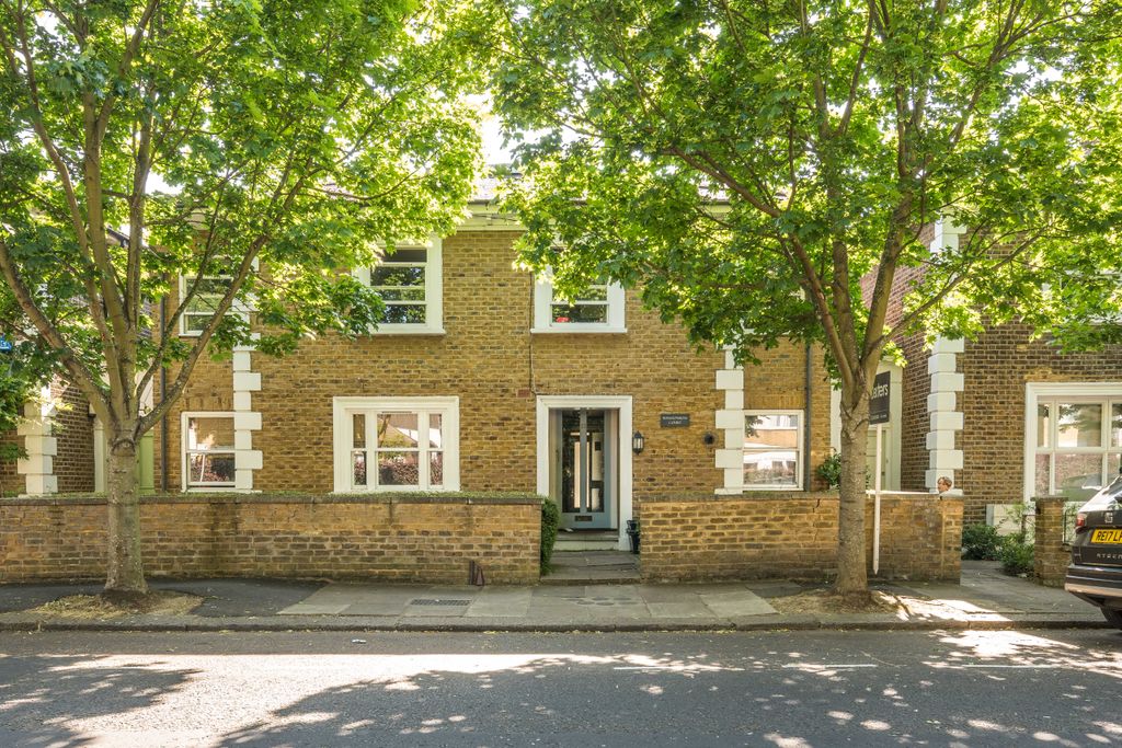 Property photo 2 of 11