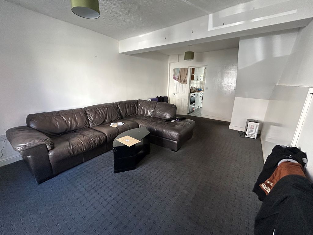 Property photo 1 of 5