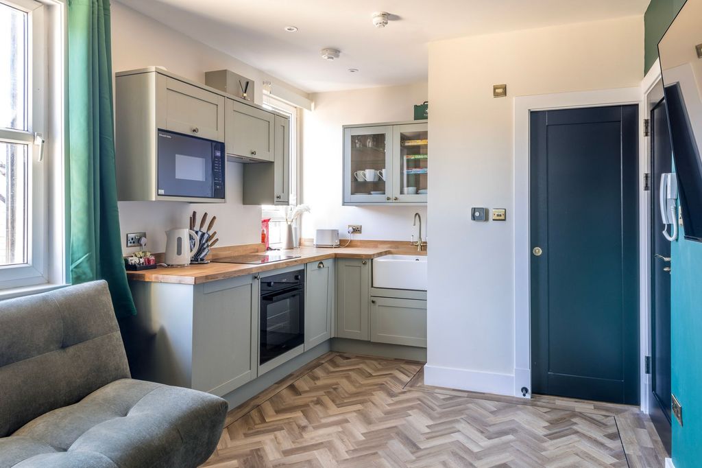 Property photo 1 of 25