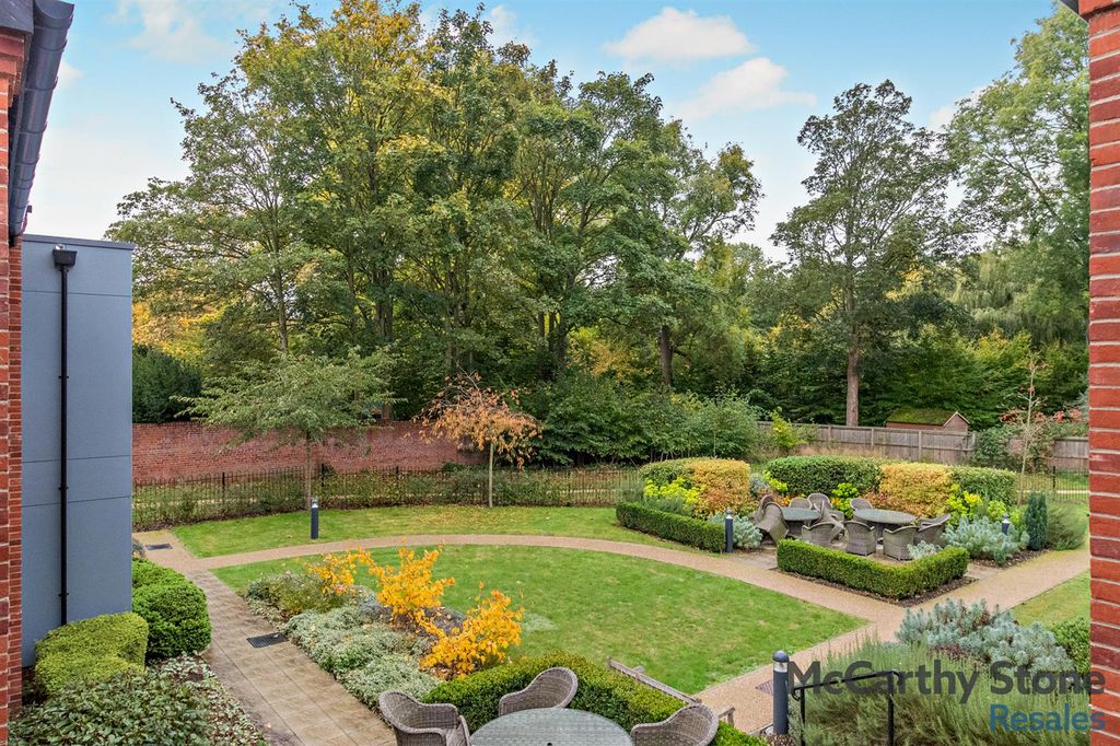 Property photo 2 of 21 8667186-Exterior01-800.Jpg